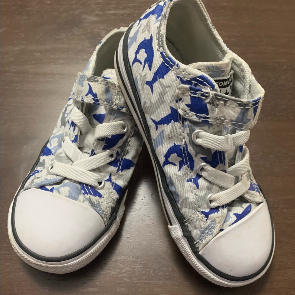 Toddler boys Converse sz 9